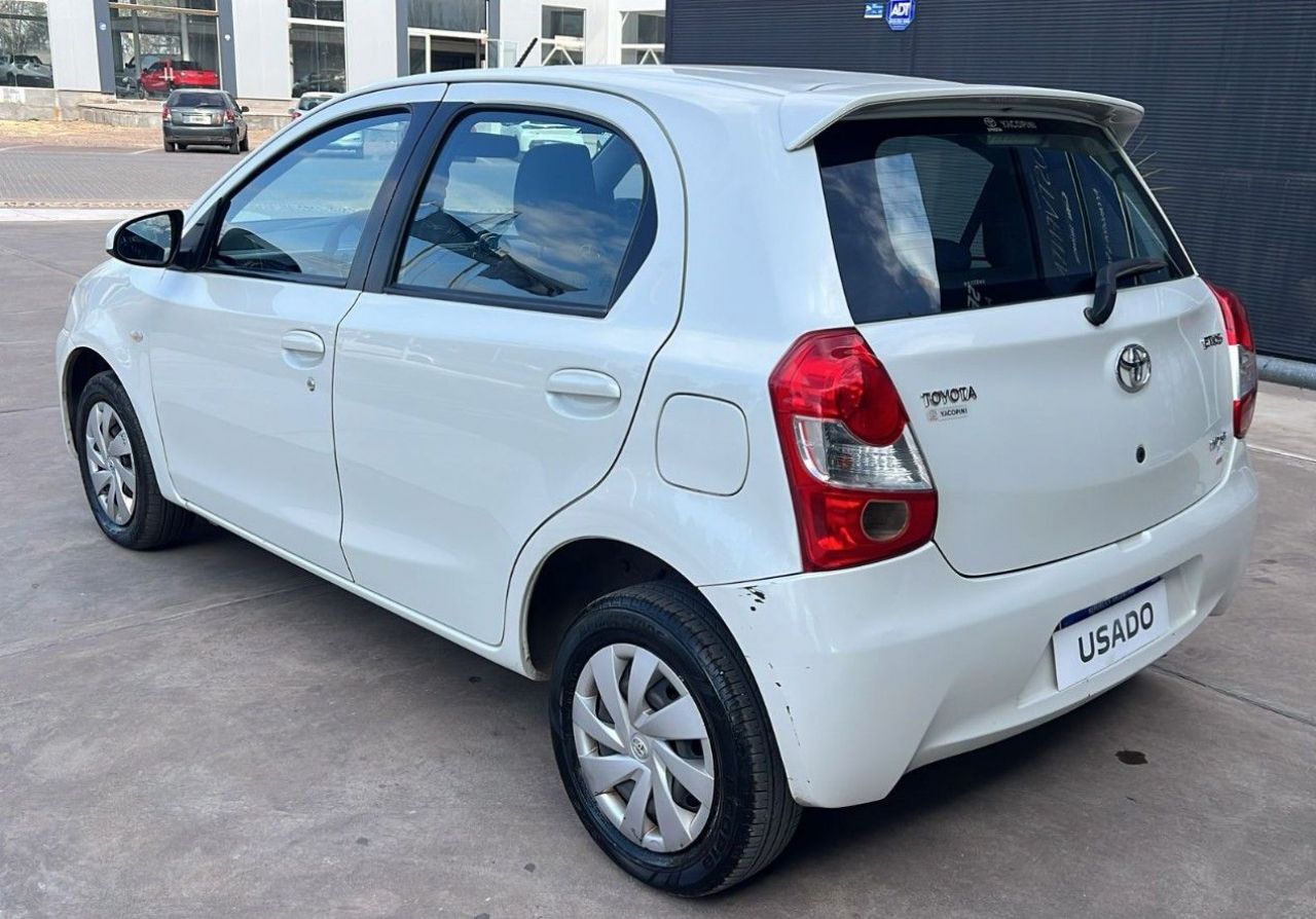 Toyota Etios Usado en Mendoza, deRuedas