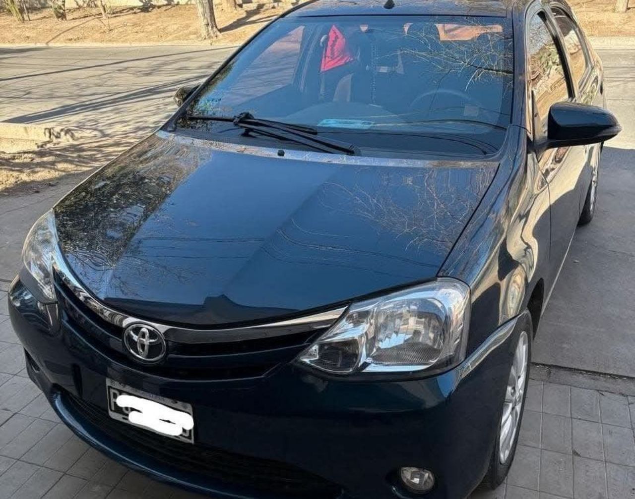 Toyota Etios Usado en Mendoza, deRuedas