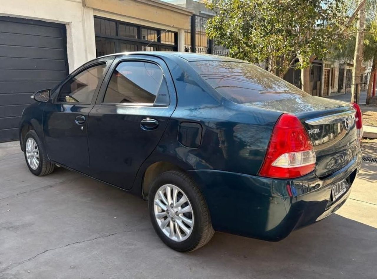 Toyota Etios Usado en Mendoza, deRuedas