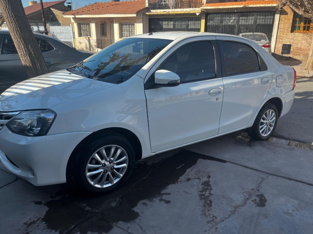 Toyota Etios Usado en Mendoza, deRuedas