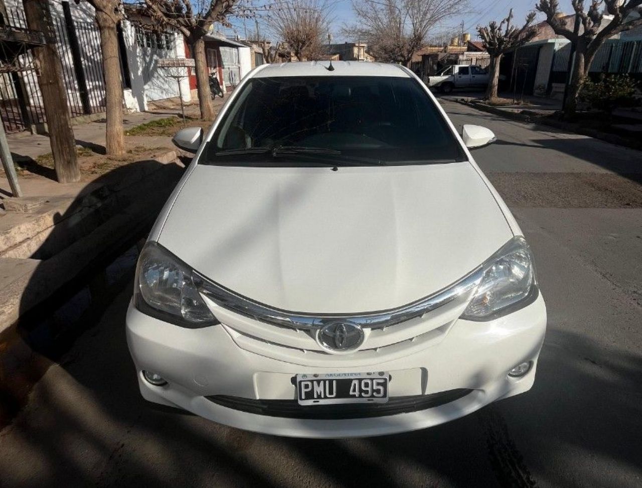 Toyota Etios Usado en Mendoza, deRuedas