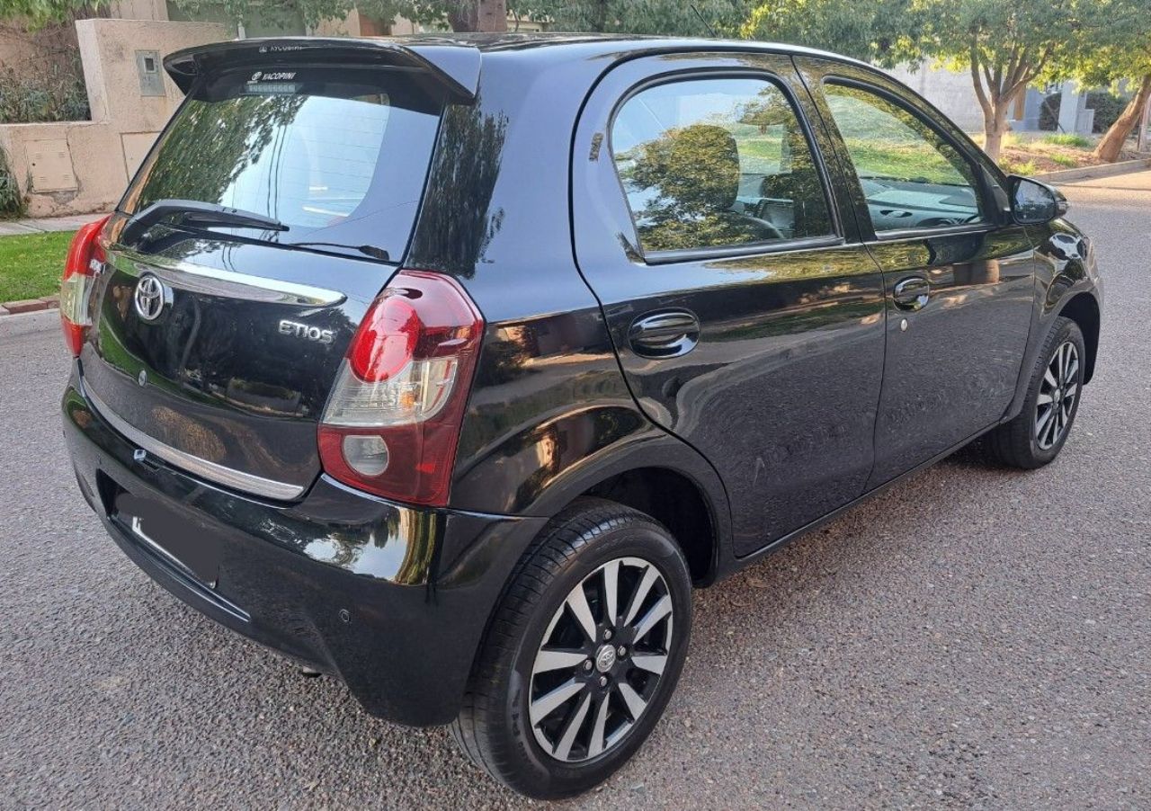 Toyota Etios Usado en Mendoza, deRuedas