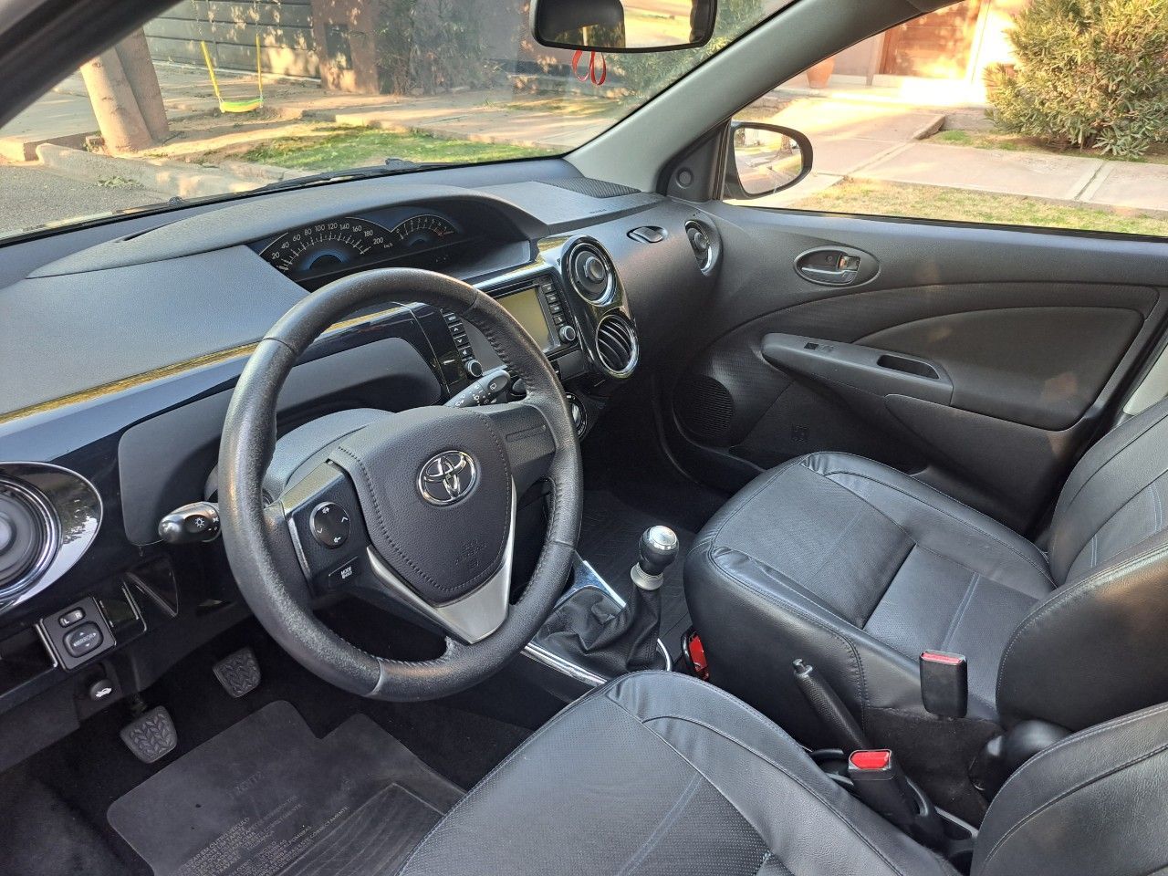 Toyota Etios Usado en Mendoza, deRuedas