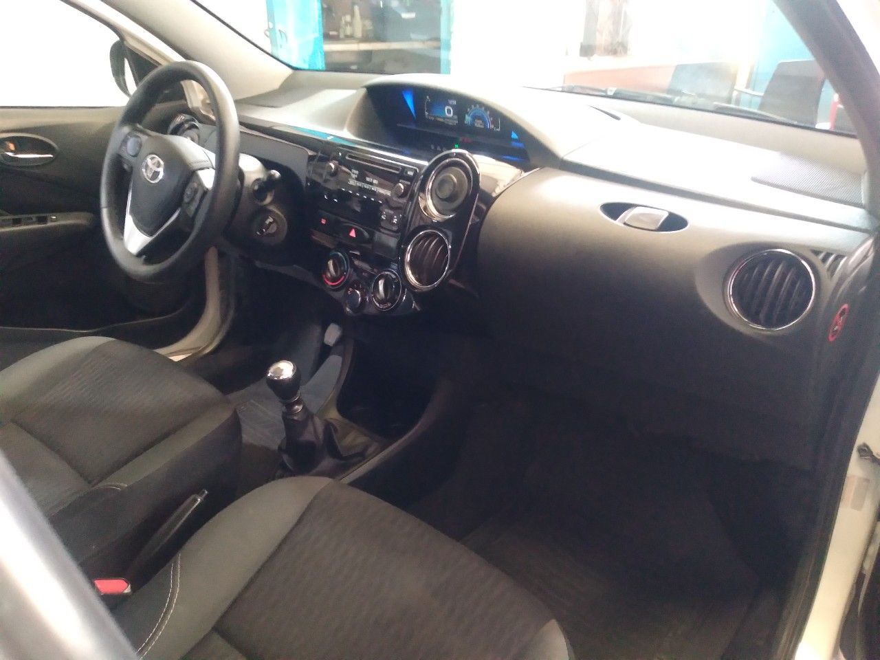 Toyota Etios Usado Financiado en Mendoza, deRuedas