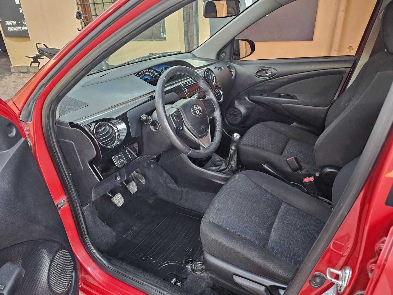 Toyota Etios Usado en Mendoza, deRuedas