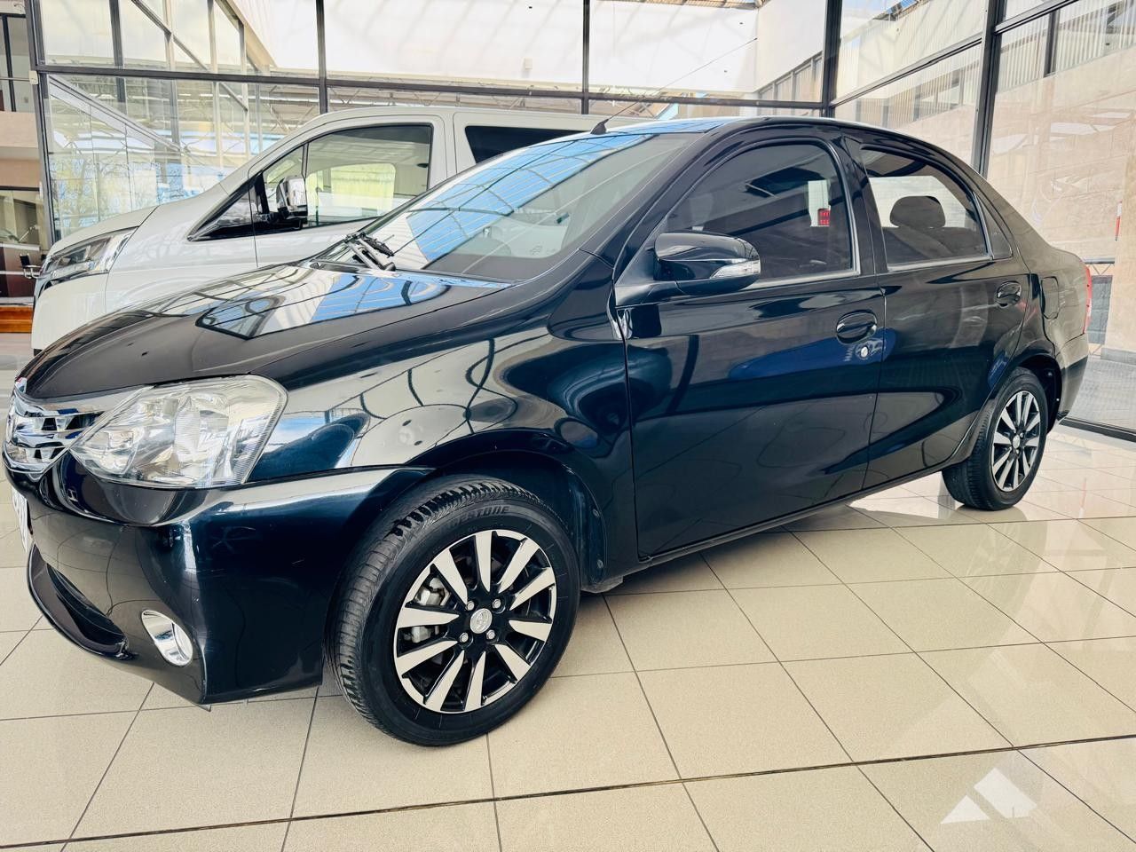 Toyota Etios Usado en Mendoza, deRuedas