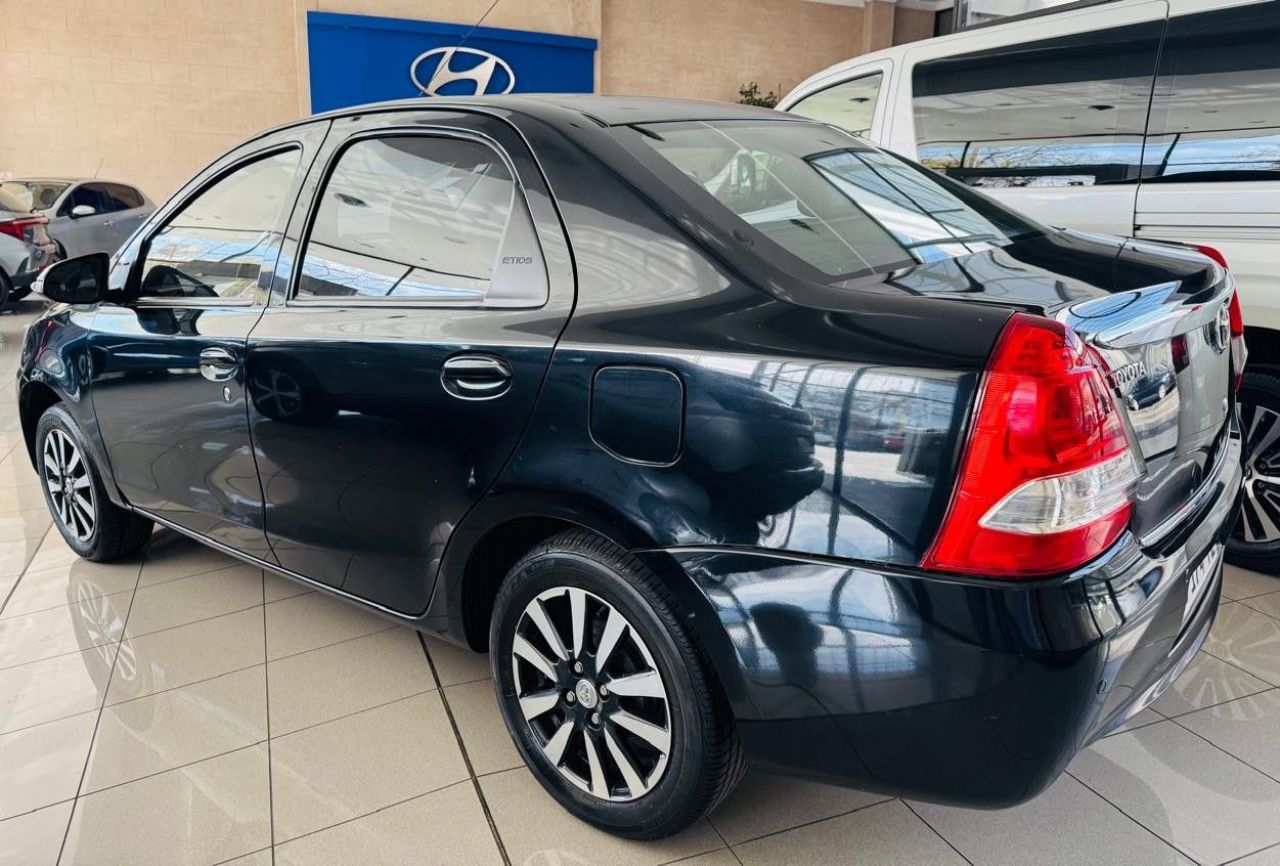 Toyota Etios Usado en Mendoza, deRuedas