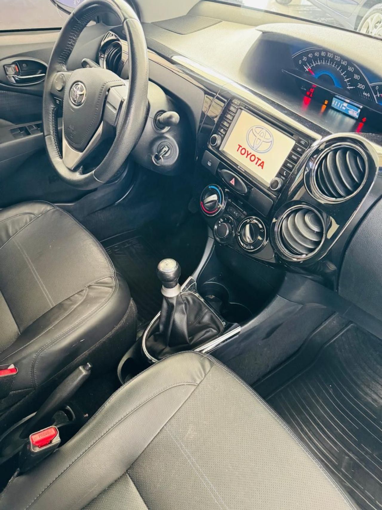 Toyota Etios Usado en Mendoza, deRuedas