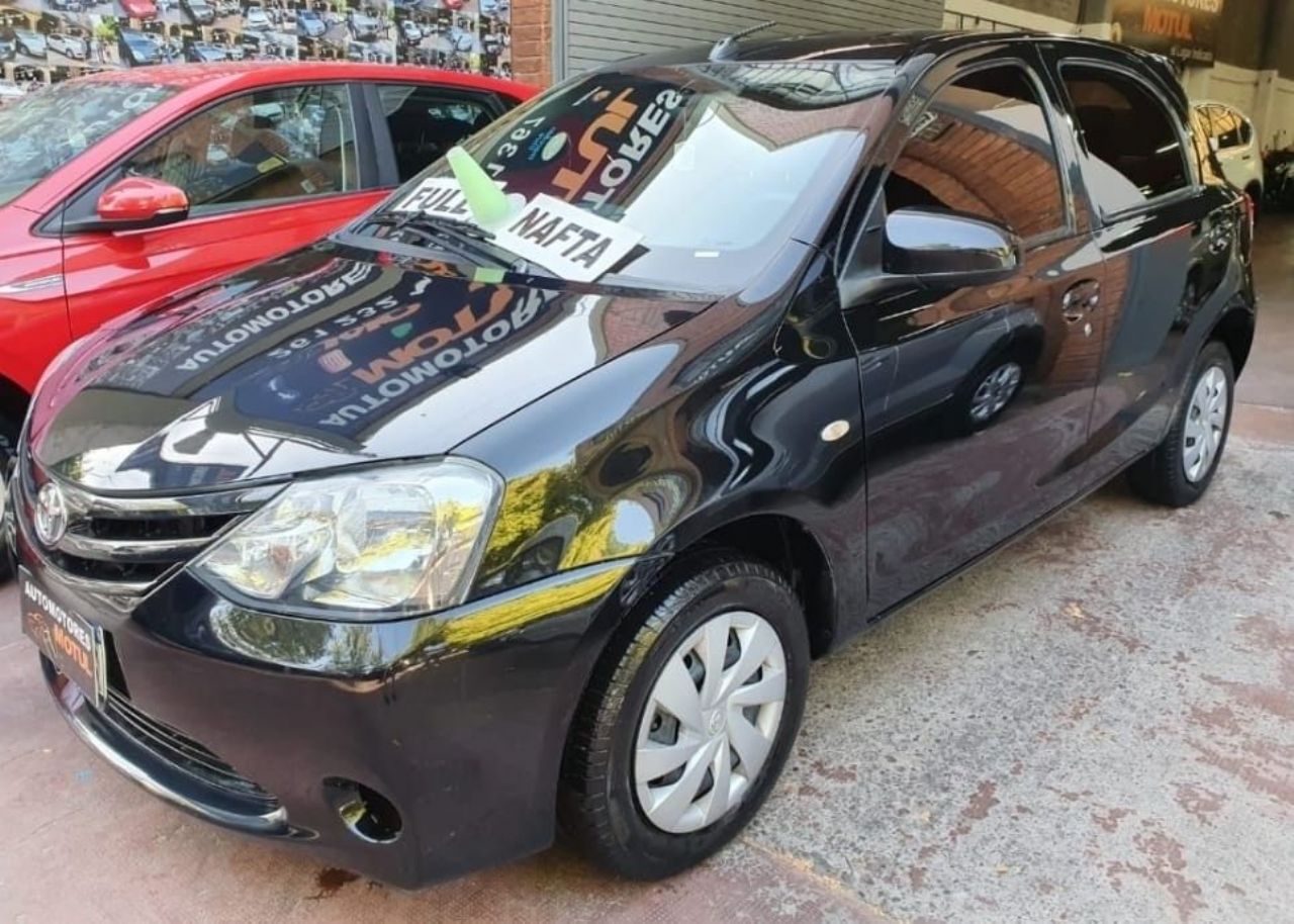 Toyota Etios Usado en Mendoza, deRuedas