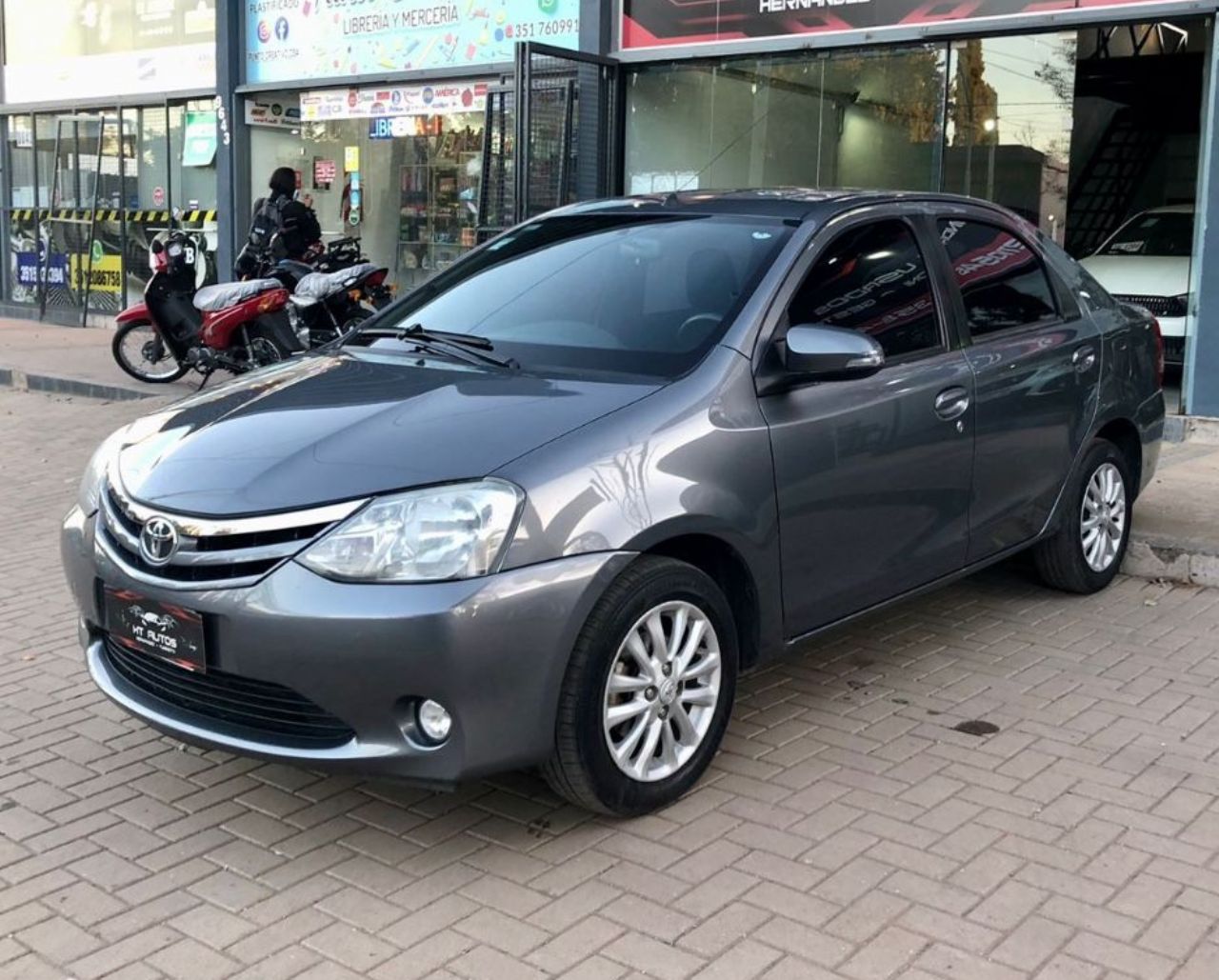 Toyota Etios Usado Financiado en Córdoba, deRuedas