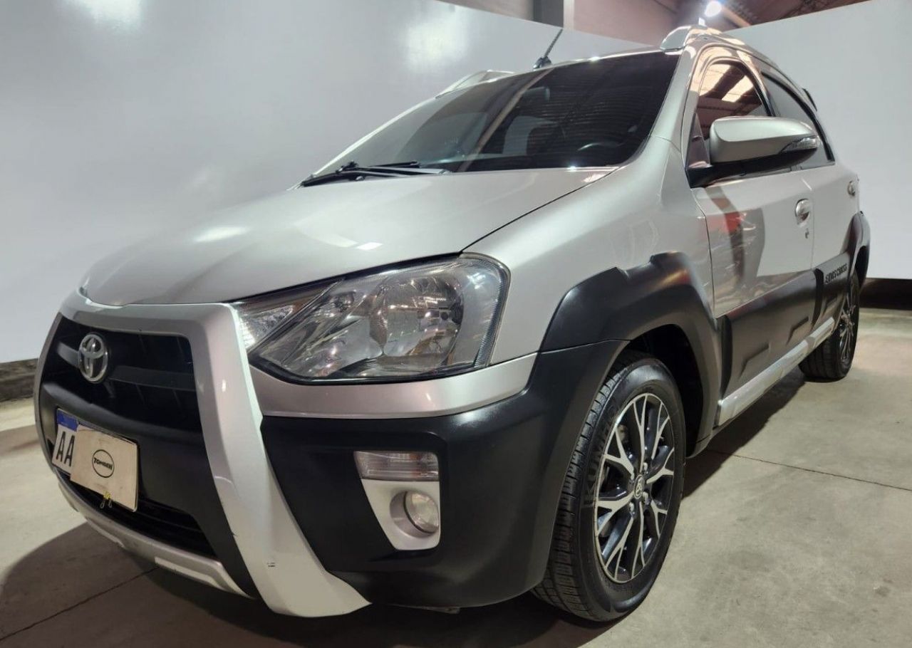 Toyota Etios Usado en Mendoza, deRuedas