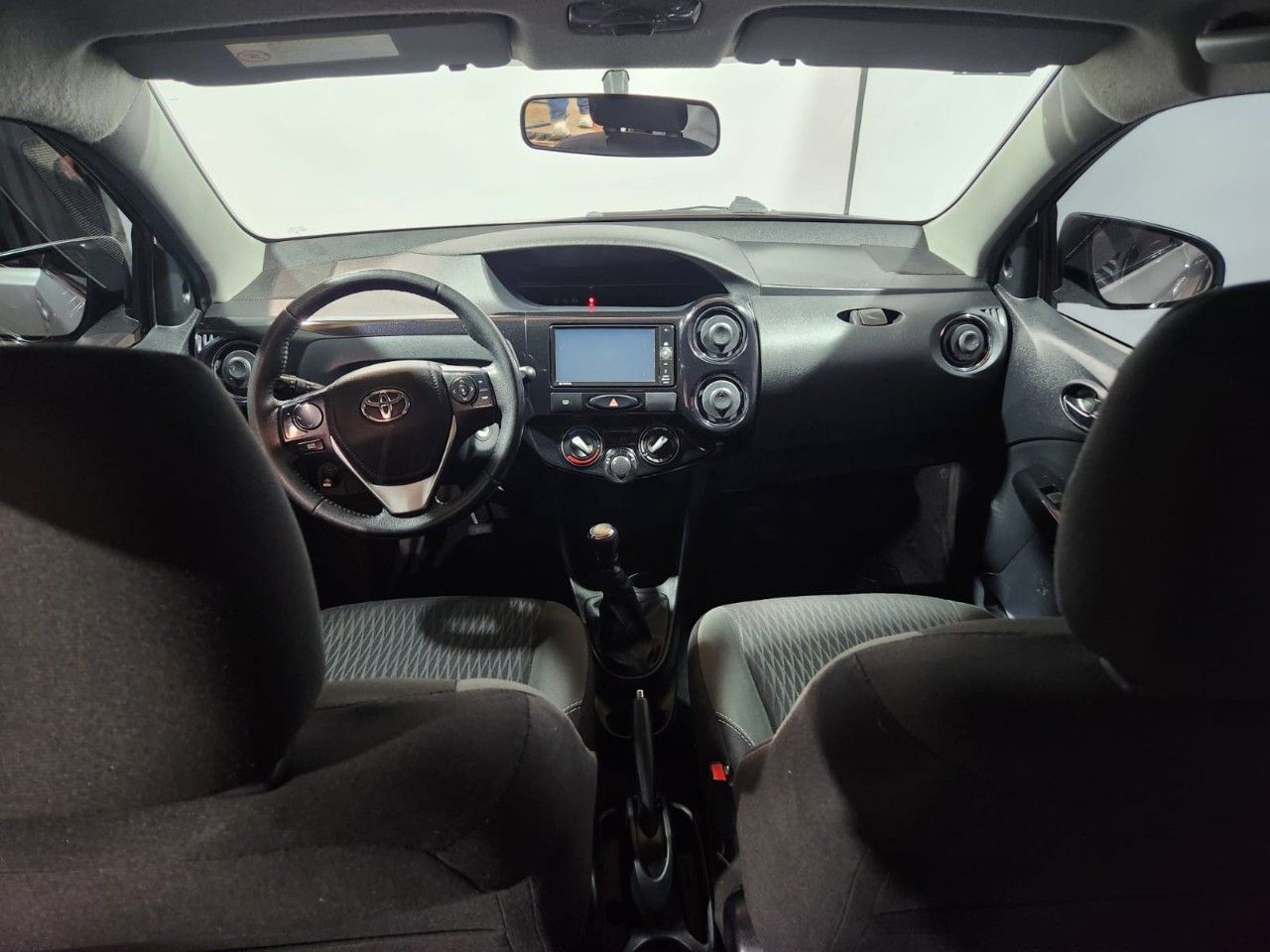 Toyota Etios Usado en Mendoza, deRuedas