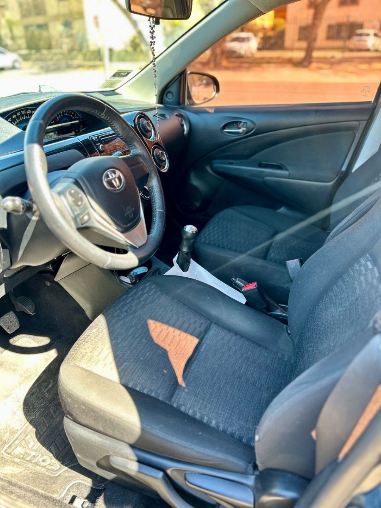 Toyota Etios Usado en Mendoza, deRuedas