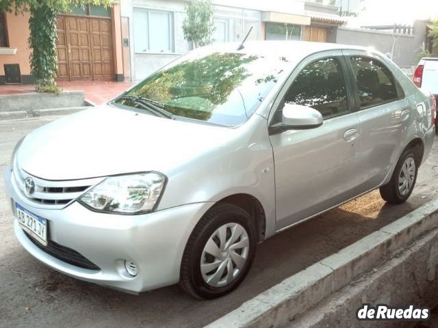 Toyota Etios Usado en Mendoza, deRuedas