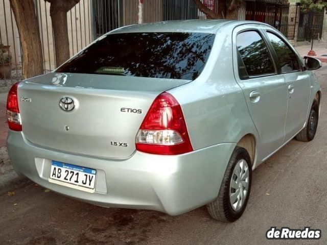 Toyota Etios Usado en Mendoza, deRuedas