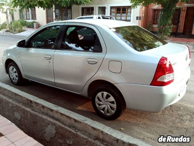 Toyota Etios Usado en Mendoza, deRuedas