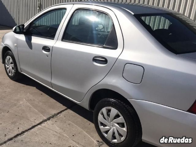 Toyota Etios Usado en Mendoza, deRuedas