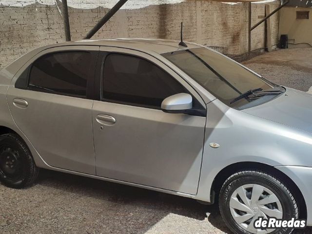 Toyota Etios Usado en Mendoza, deRuedas