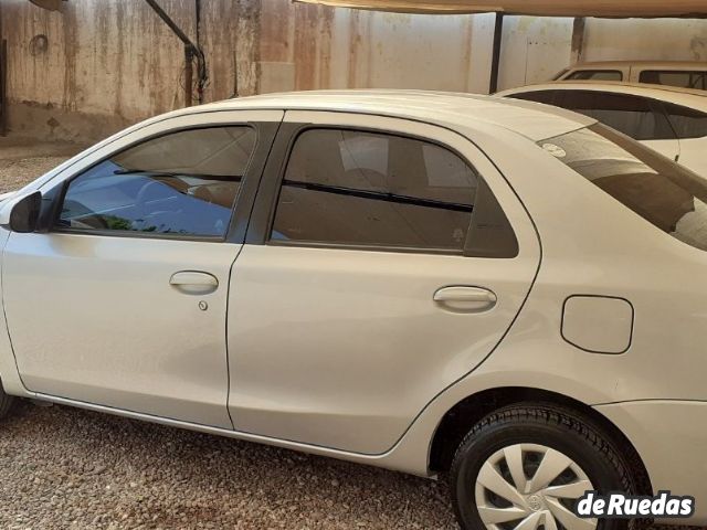 Toyota Etios Usado en Mendoza, deRuedas