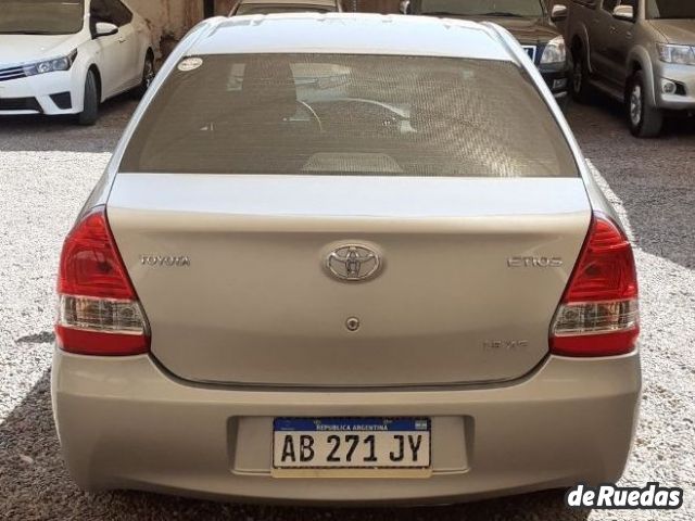 Toyota Etios Usado en Mendoza, deRuedas