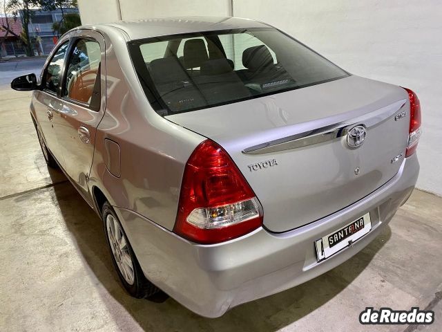 Toyota Etios Usado en Mendoza, deRuedas