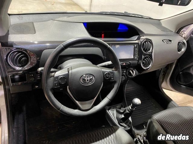 Toyota Etios Usado en Mendoza, deRuedas