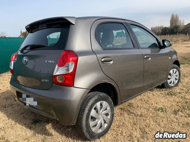 Toyota Etios Usado en Mendoza, deRuedas