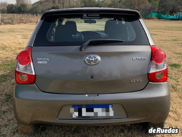 Toyota Etios Usado en Mendoza, deRuedas