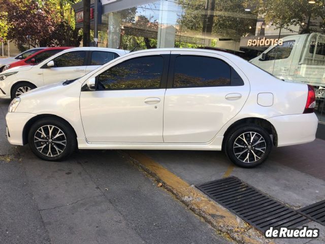 Toyota Etios Usado en Mendoza, deRuedas