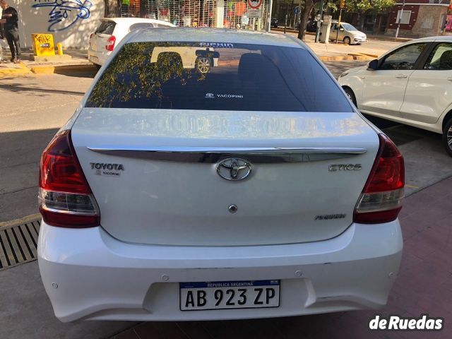 Toyota Etios Usado en Mendoza, deRuedas