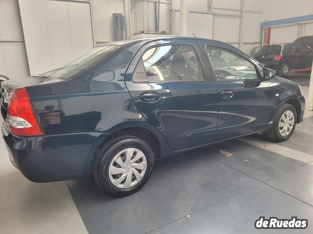 Toyota Etios Usado en Mendoza, deRuedas