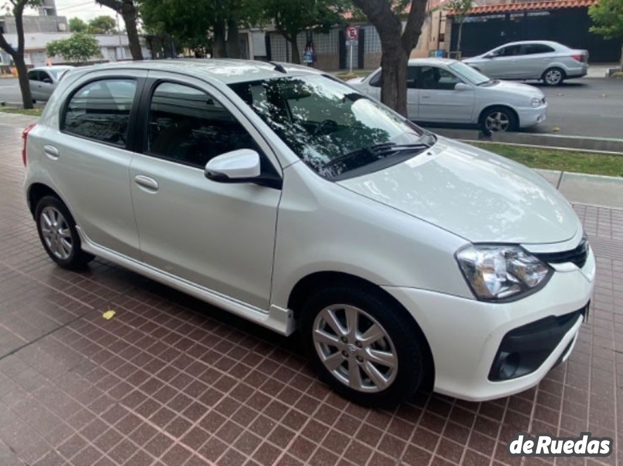 Toyota Etios Usado en Mendoza, deRuedas