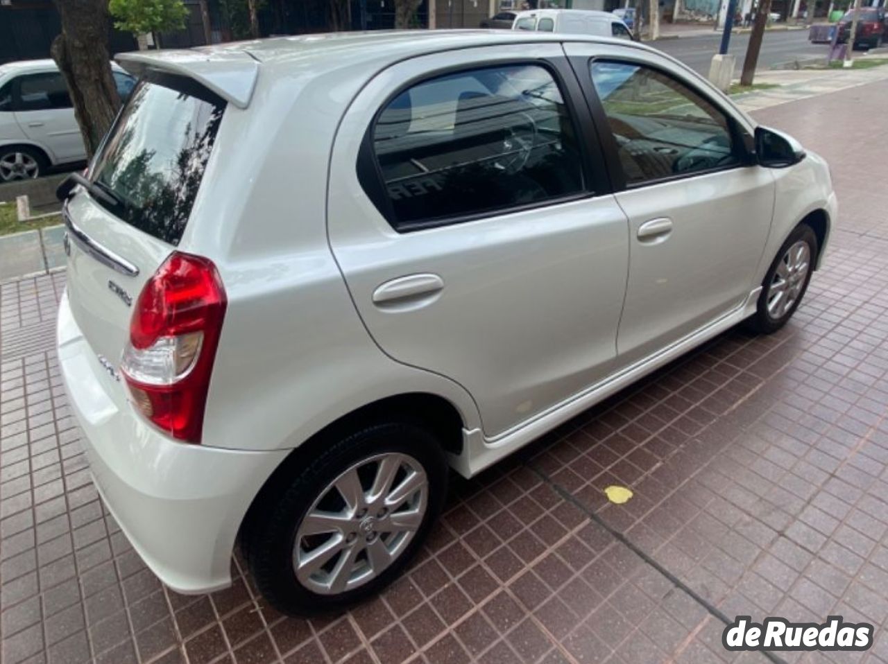 Toyota Etios Usado en Mendoza, deRuedas