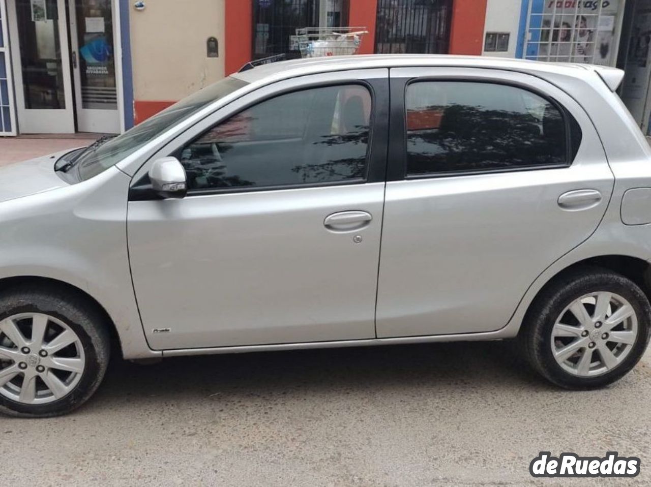 Toyota Etios Usado en Mendoza, deRuedas