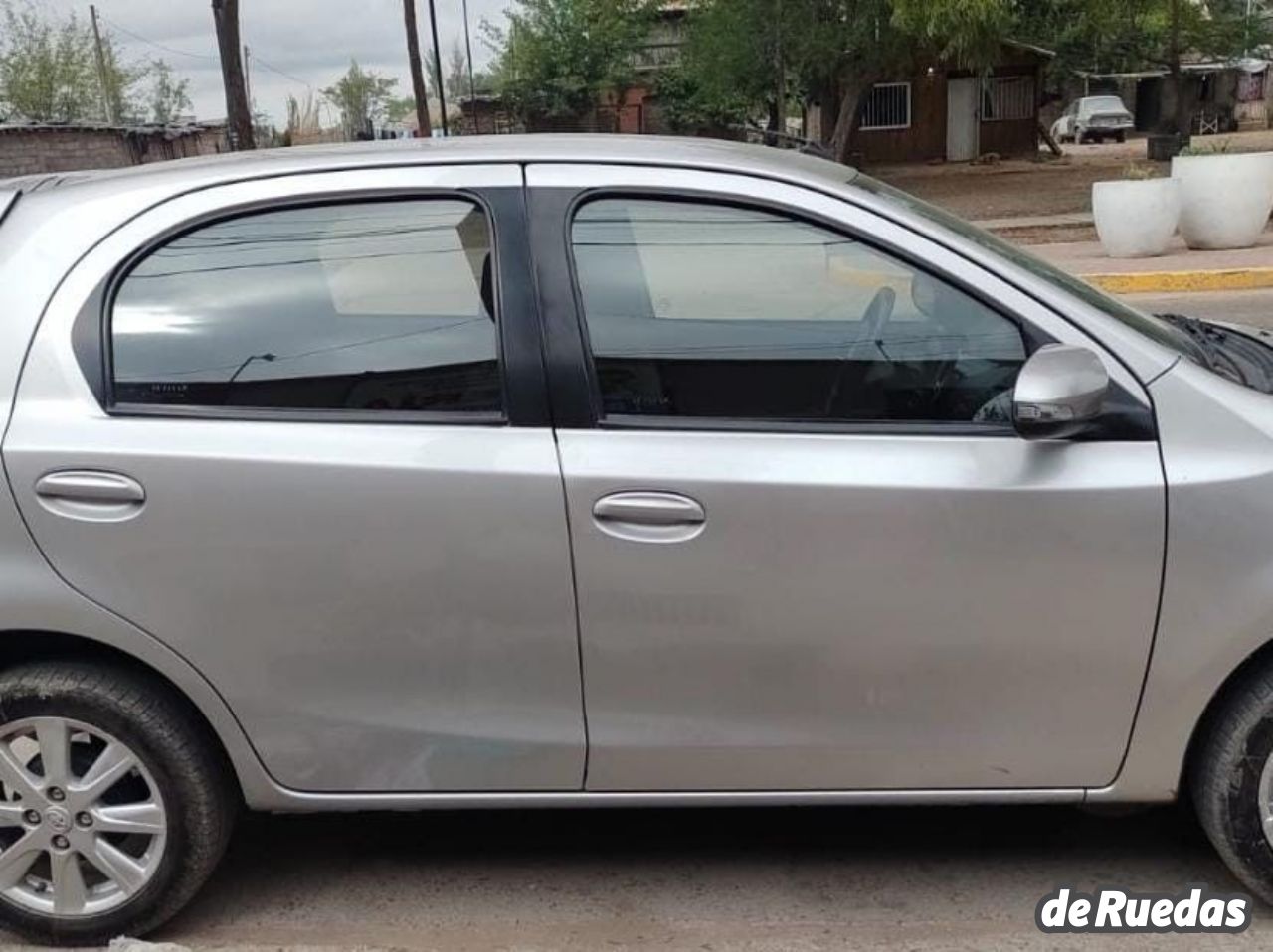 Toyota Etios Usado en Mendoza, deRuedas