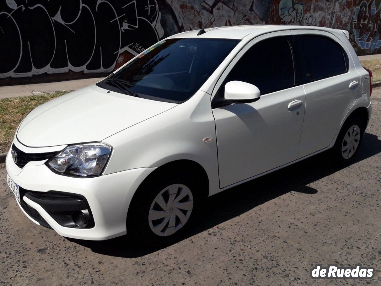 Toyota Etios Usado en Buenos Aires, deRuedas