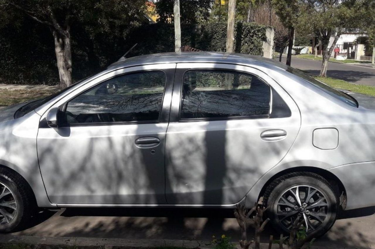 Toyota Etios Usado en Buenos Aires, deRuedas