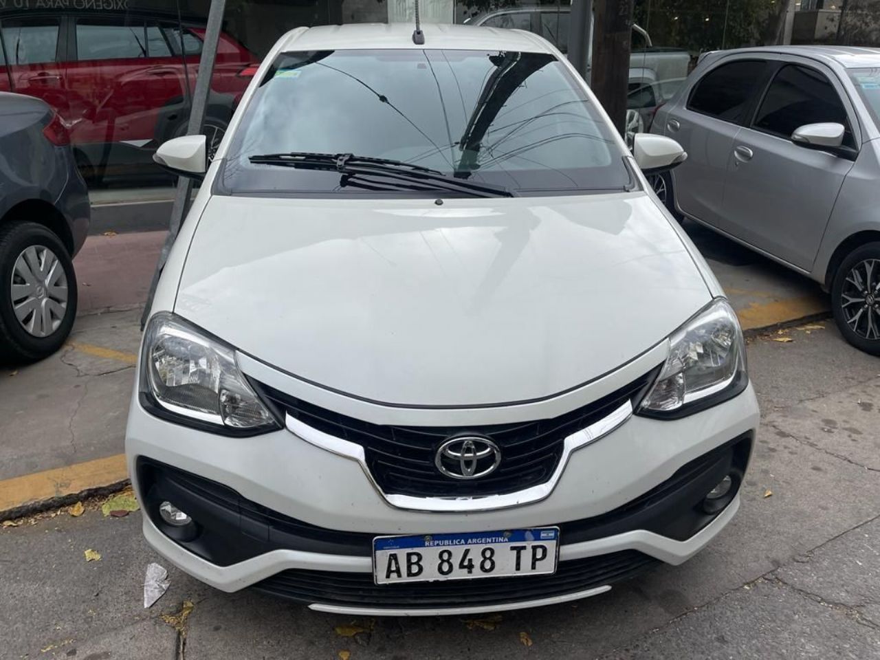 Toyota Etios Usado en Mendoza, deRuedas