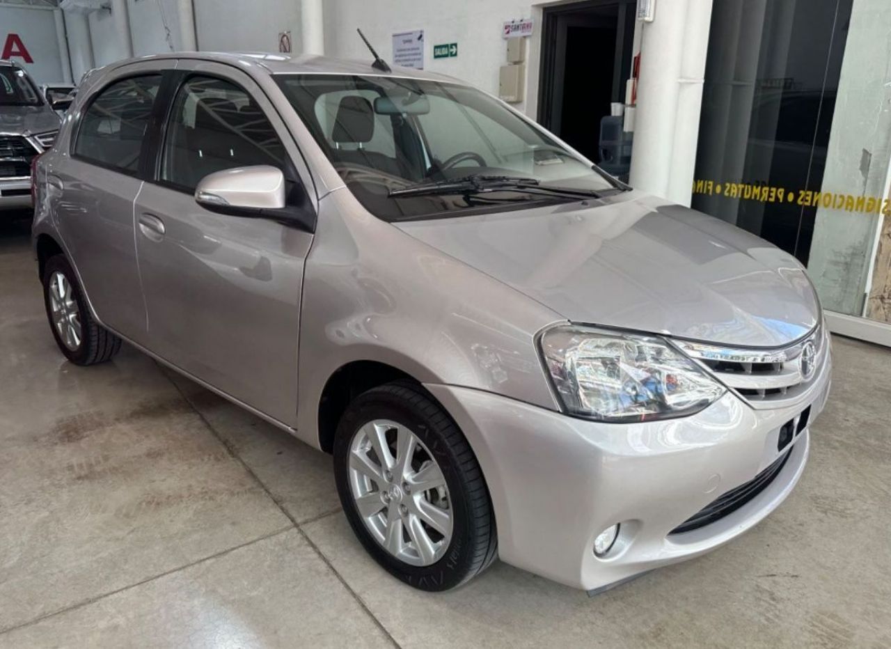 Toyota Etios Usado en Mendoza, deRuedas