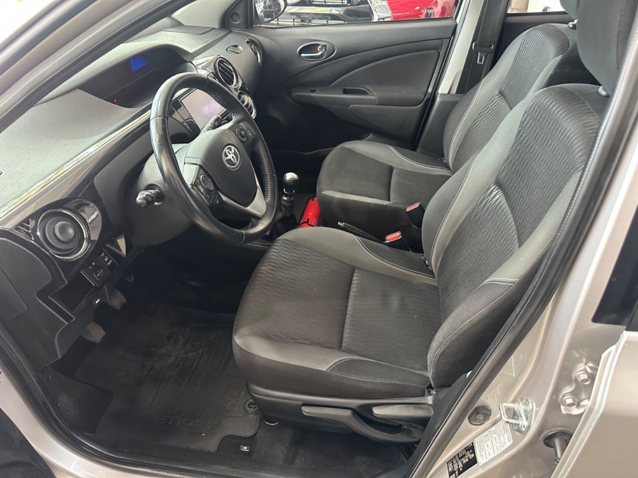 Toyota Etios Usado en Mendoza, deRuedas