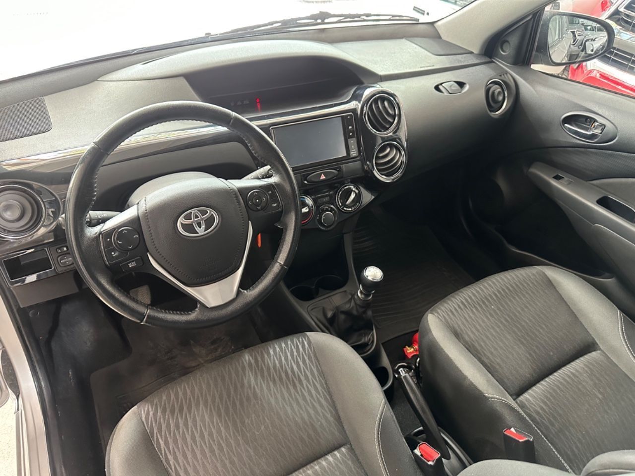 Toyota Etios Usado en Mendoza, deRuedas