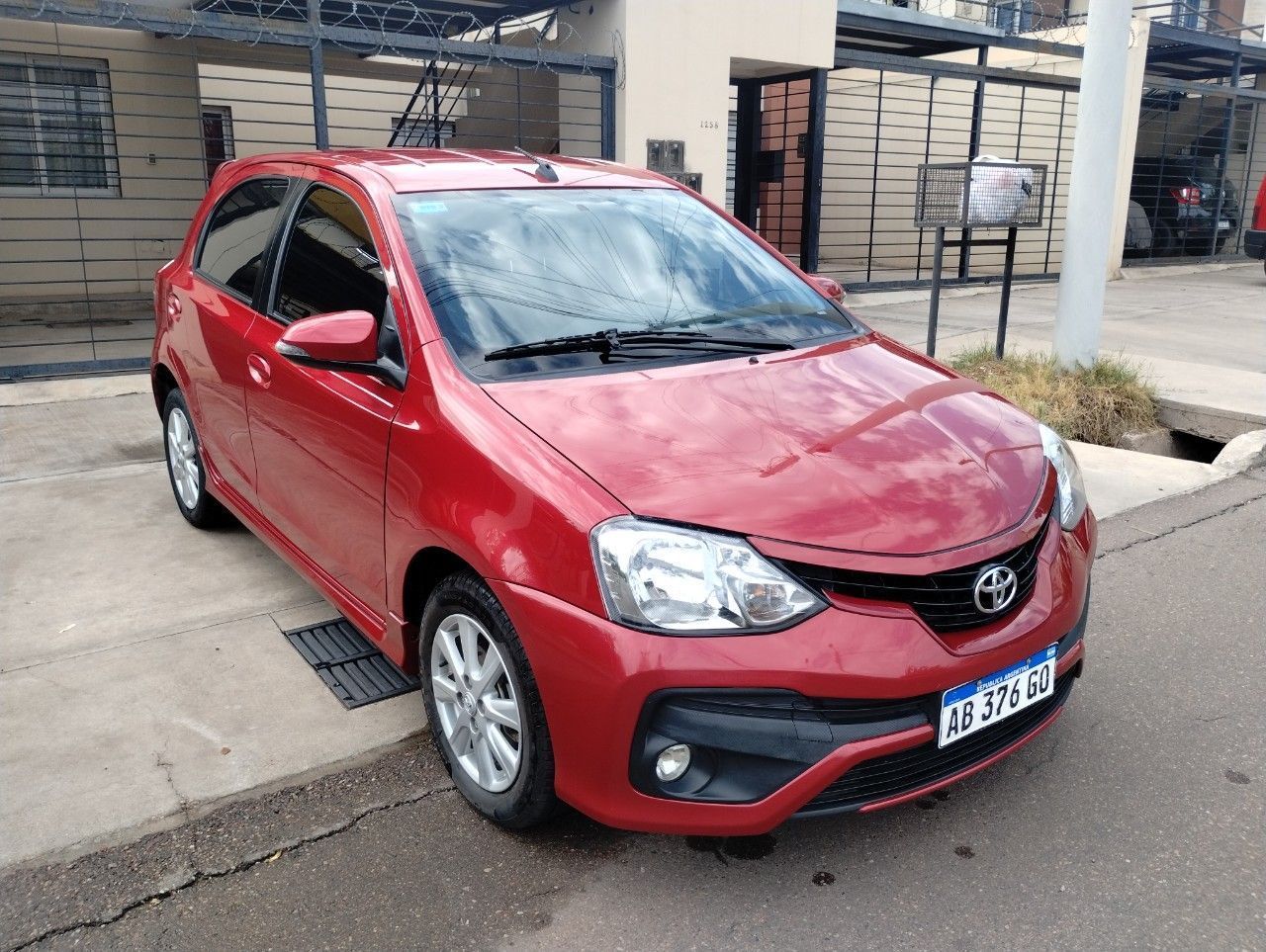 Toyota Etios Usado en Mendoza, deRuedas
