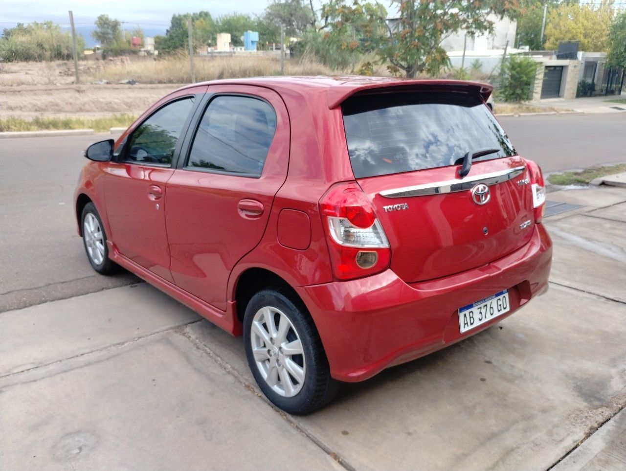 Toyota Etios Usado en Mendoza, deRuedas