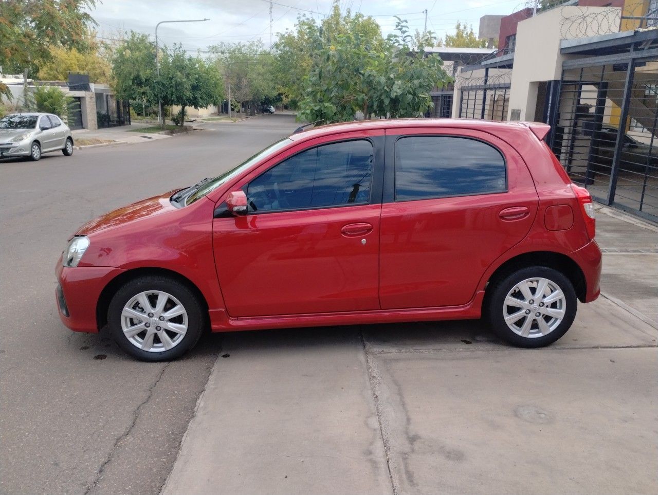 Toyota Etios Usado en Mendoza, deRuedas