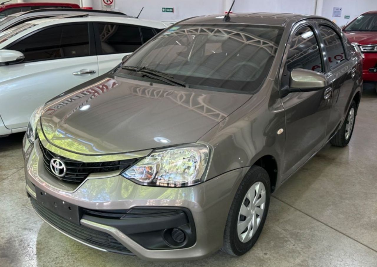 Toyota Etios Usado en Mendoza, deRuedas