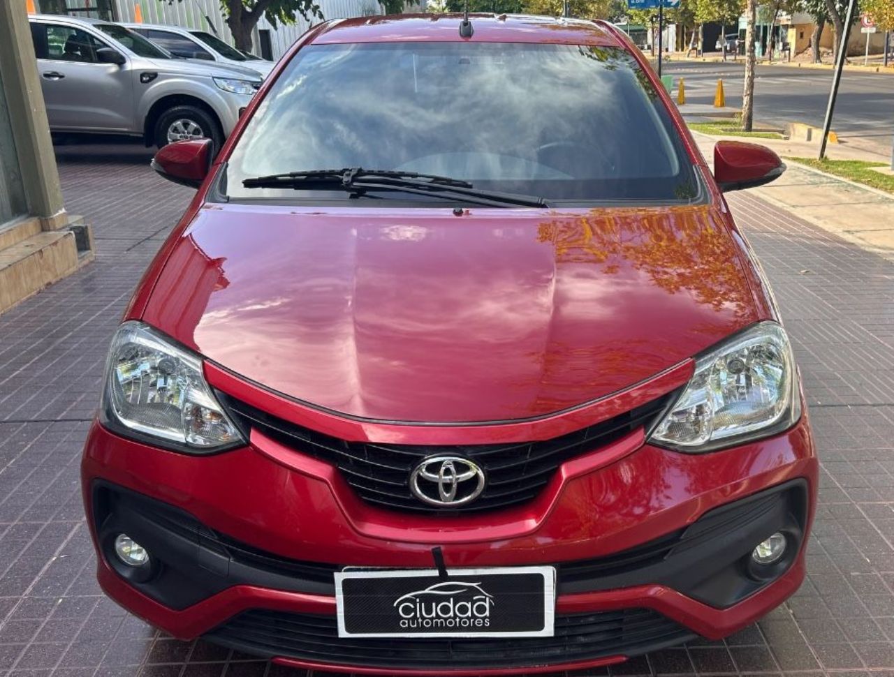 Toyota Etios Usado Financiado en Mendoza, deRuedas