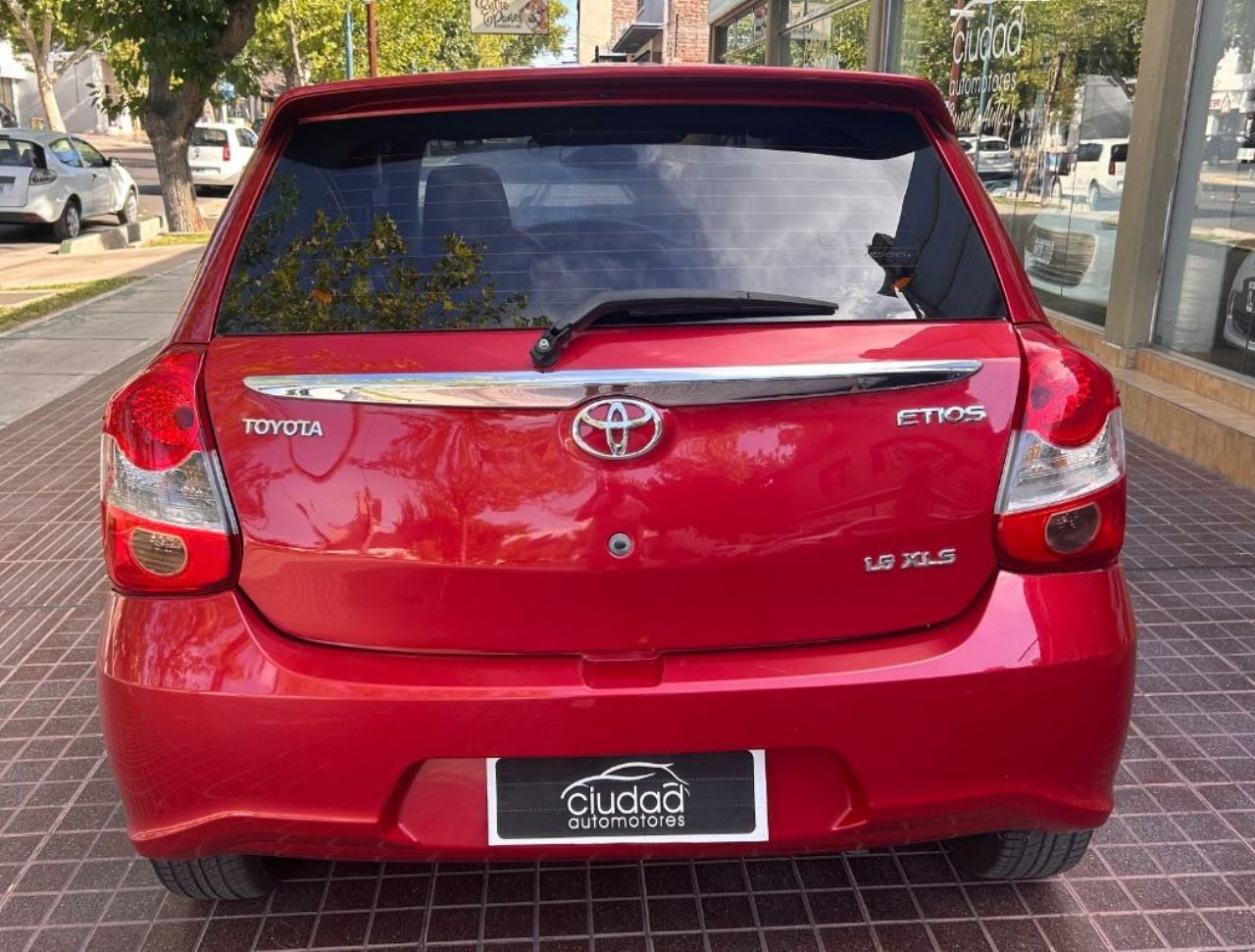 Toyota Etios Usado Financiado en Mendoza, deRuedas