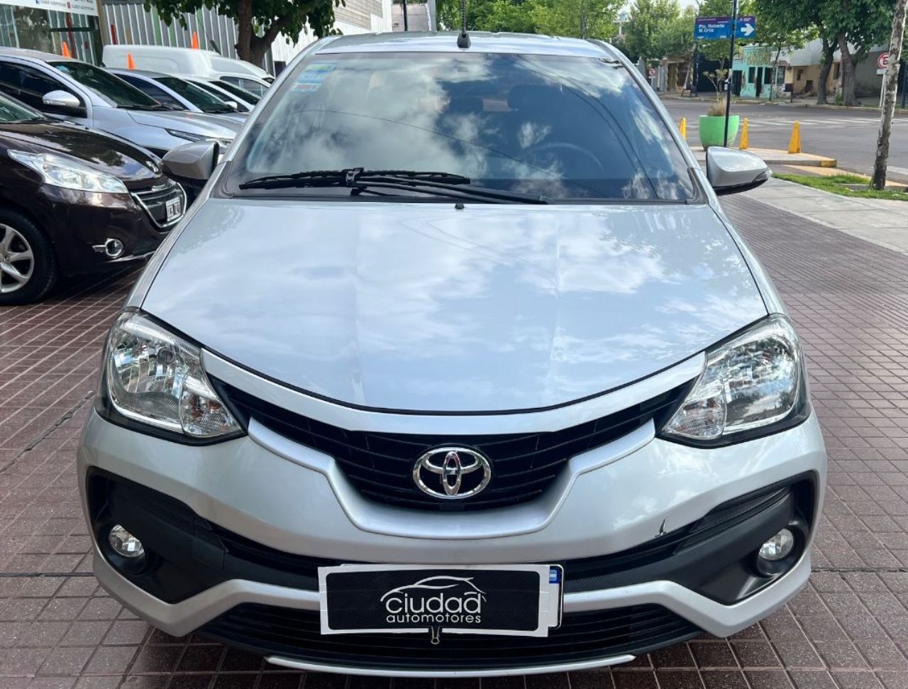 Toyota Etios Usado Financiado en Mendoza, deRuedas