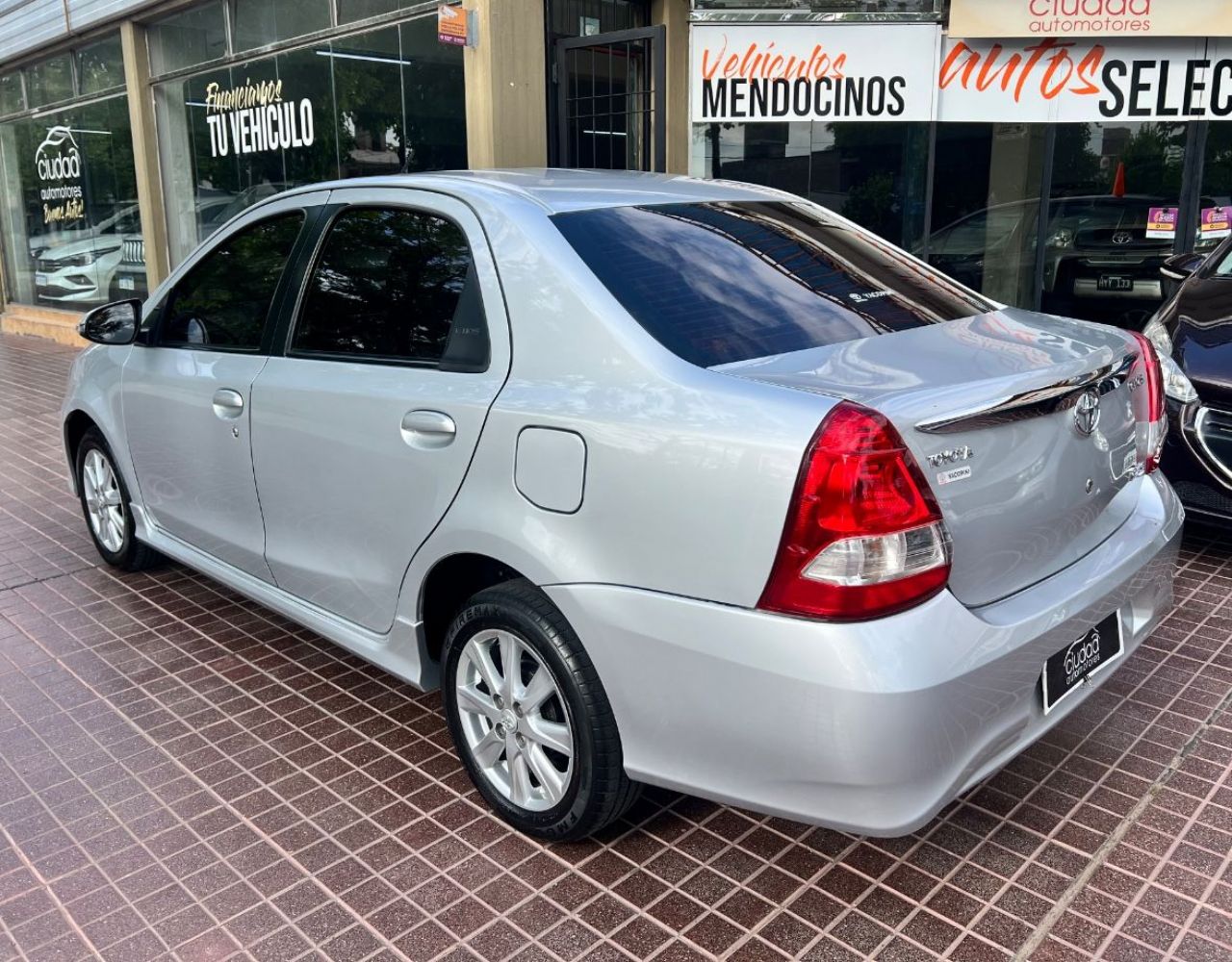 Toyota Etios Usado Financiado en Mendoza, deRuedas