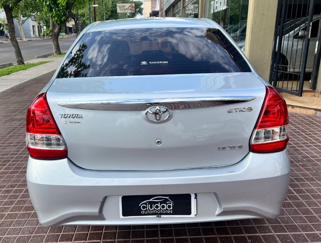 Toyota Etios Usado Financiado en Mendoza, deRuedas